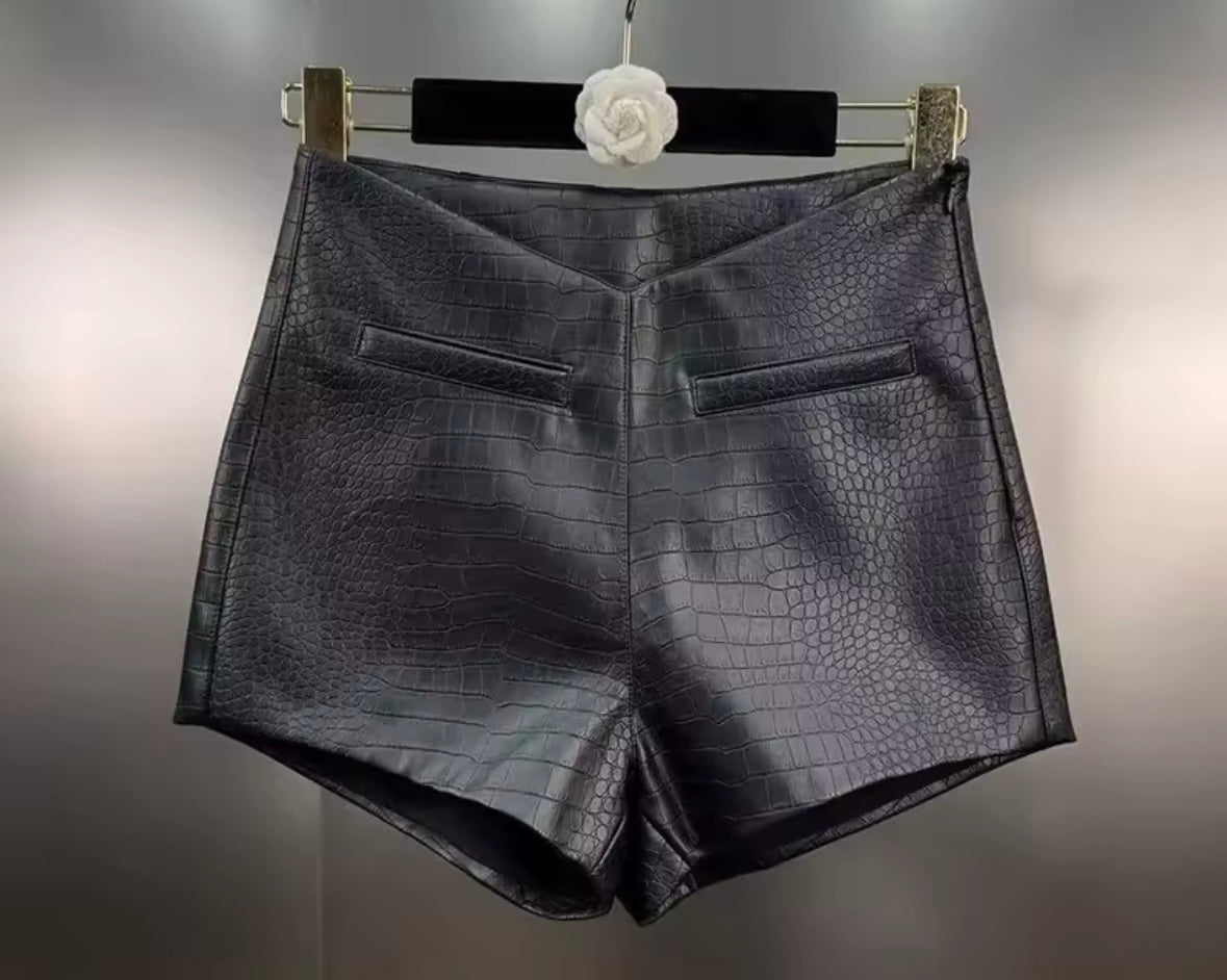 Women Fashion Faux Leather Imitation Pocket Shorts