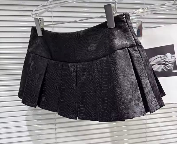 Women Sexy Fashion Black Faux Leather Pleated Skirt