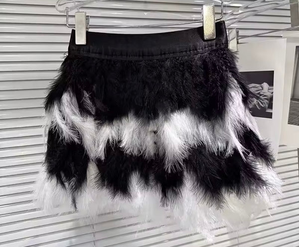Women Sexy Fashion B&W Feather Skirt