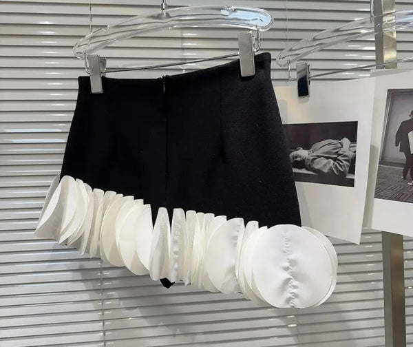 Women Sexy Fashion B&W Ruffled Skirt