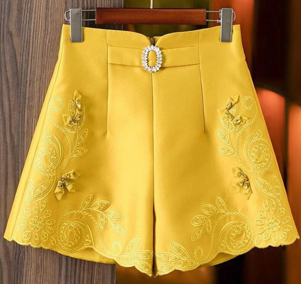 Women Fashion Embroidery Print Bling Belted Shorts