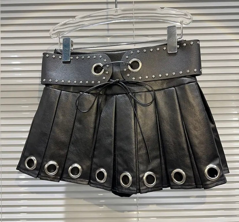 Women Faux Leather Fashion Metal Ring Pleated Skirt