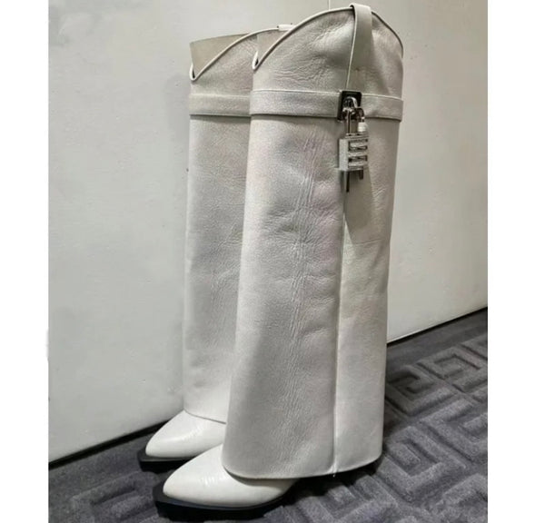 Women Pointed Toe Fashion Lock Boots