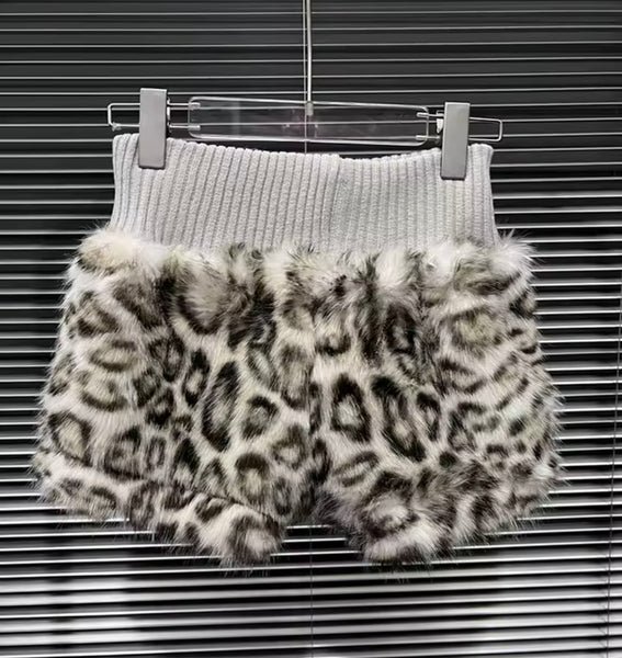 Women Fashion Faux Fur Leopard Shorts