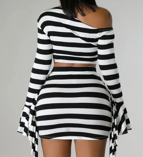 Women Sexy B&W Striped Full Sleeve Two Piece Skirt Set