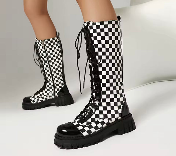 Women Fashion B&W Faux/Patent Leather Lace Up Flat Boots