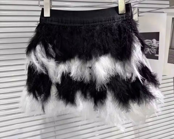 Women Sexy Fashion B&W Feather Skirt
