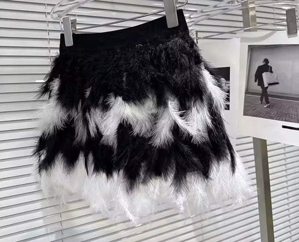 Women Sexy Fashion B&W Feather Skirt