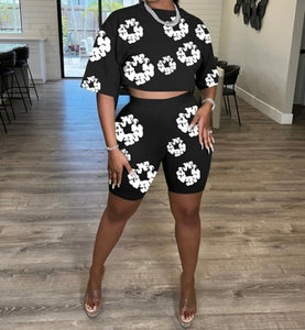 Women Fashion B&W Floral Short Sleeve Two Piece Short Set