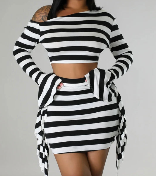 Women Sexy B&W Striped Full Sleeve Two Piece Skirt Set