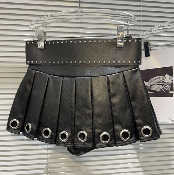 Women Faux Leather Fashion Metal Ring Pleated Skirt