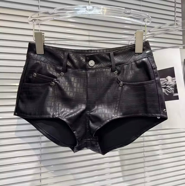 Women Halter Sleeveless Chain Crop Two Piece Short Set