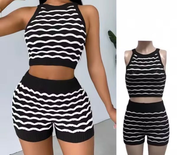 Women Sleeveless B&W Printed Two Piece Knitted Short Set