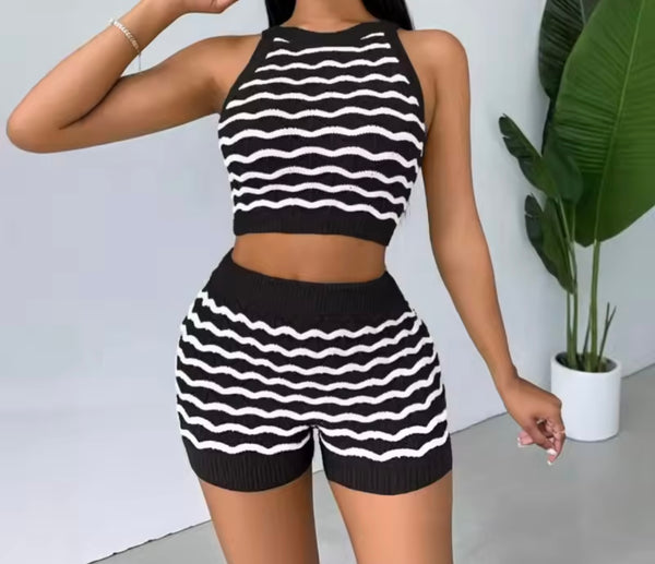Women Sleeveless B&W Printed Two Piece Knitted Short Set