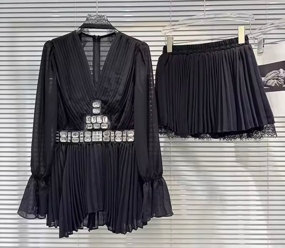 Women Sexy Crystal Chiffon Ruffle Full Sleeve Two Piece Pleated Skirt Set