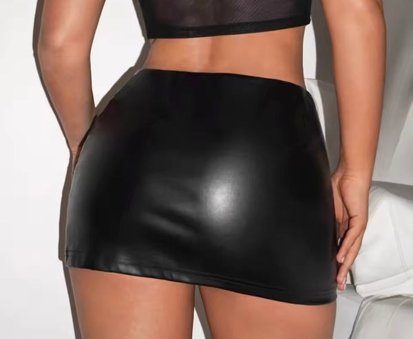 Women Color Fashion PU Leather Buckled Skirt