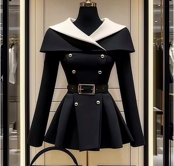 Women Fashion B&W Button Buckled Pleated Jacket