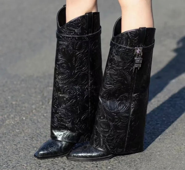 Women Pointed Toe Fashion Lock Boots