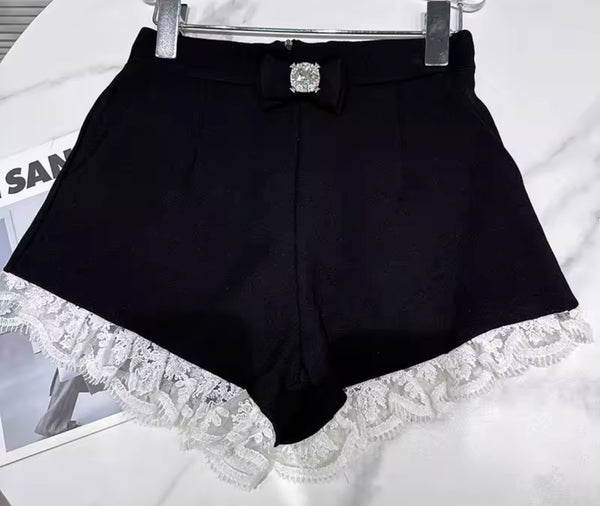 Women Fashion B&W Ruffled Lace Shorts