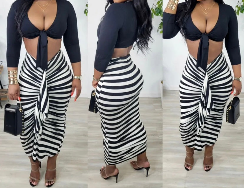 Women Sexy Full Sleeve Crop B&W Striped Two Piece Skirt Set