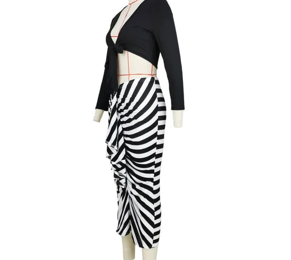 Women Sexy Full Sleeve Crop B&W Striped Two Piece Skirt Set