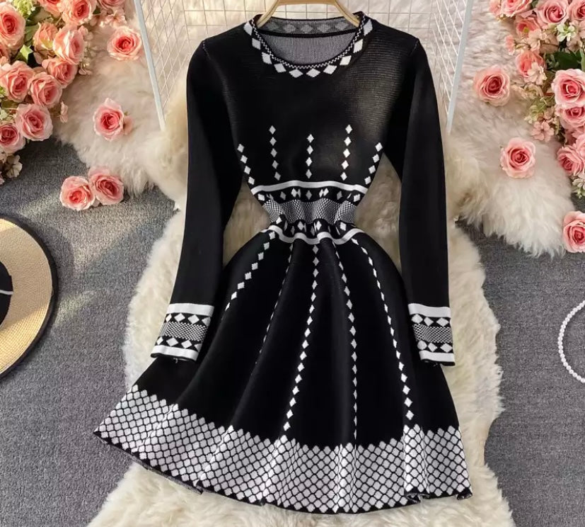 Women Full Sleeve Black & White Dress